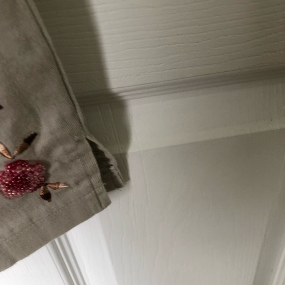 Capris - Picture 4 of 5